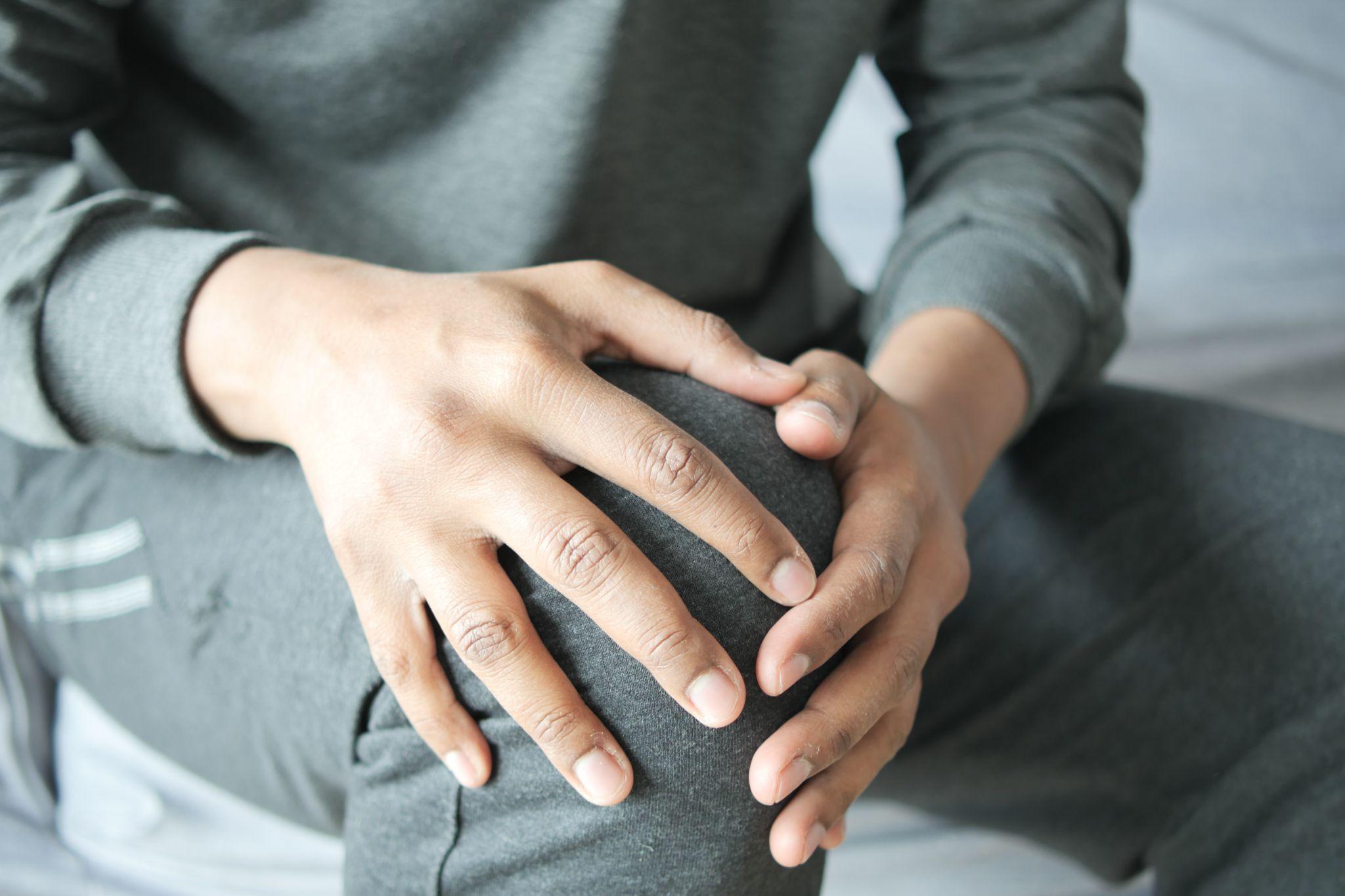 person with knee pain