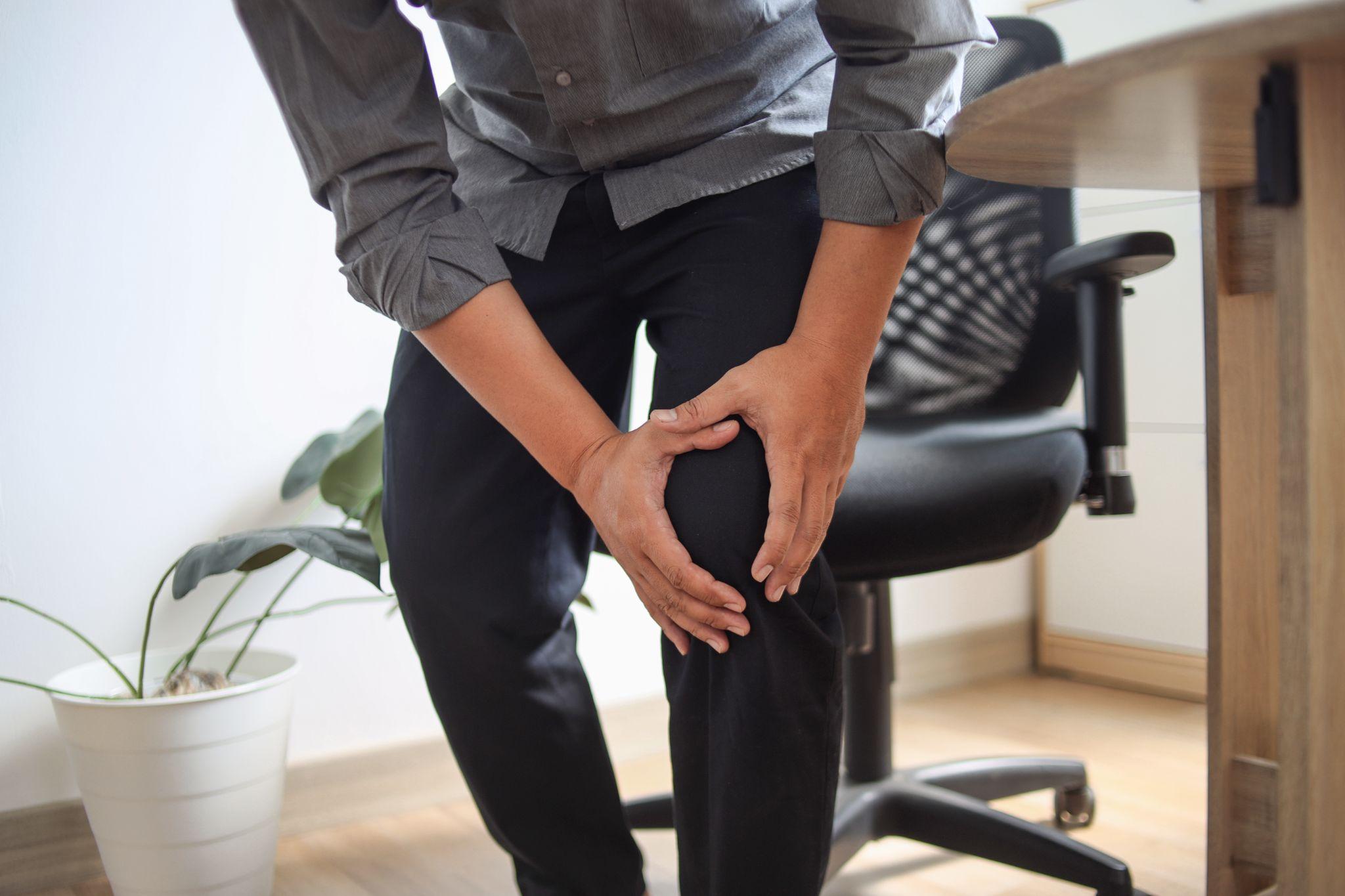 person with knee pain