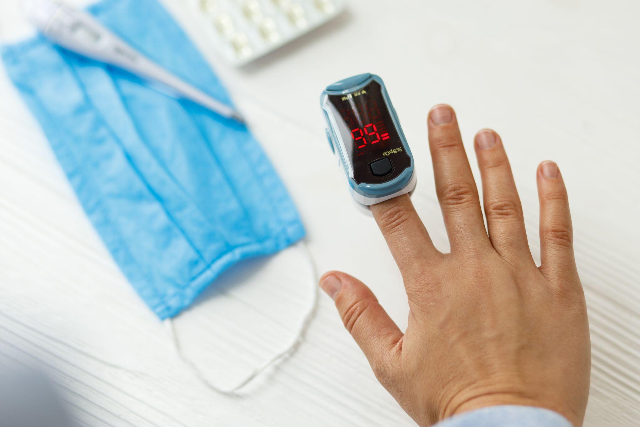 person using a pulse oximeter